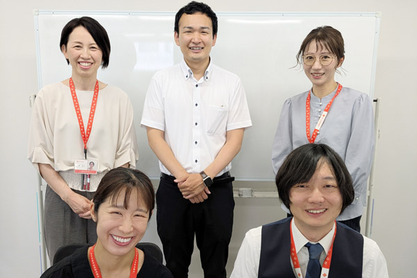 スタッフ集合写真